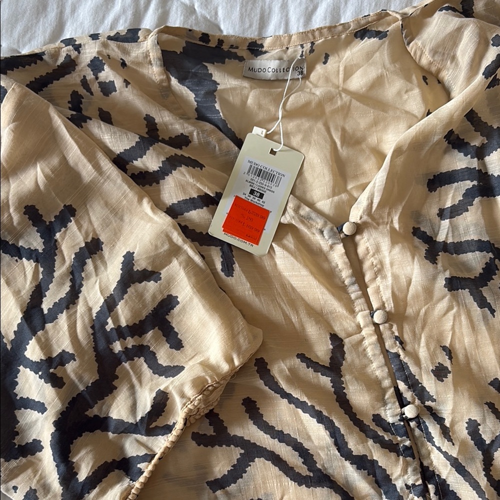 Mudo Collection Beige & Black Printed Tunic